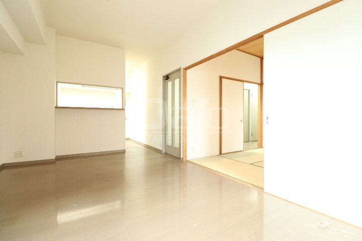 サン・グローリー姪浜の居間