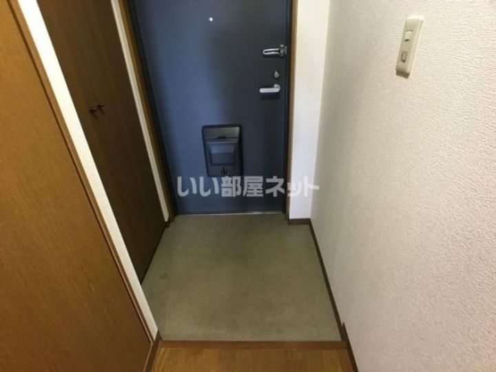 グランドゥール厚木の玄関