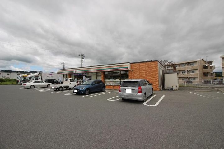 ハムレットコミューンFの周辺