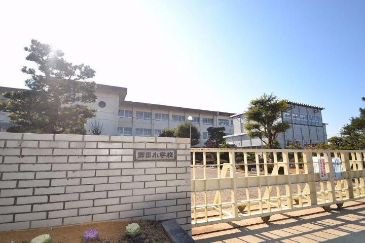 ハムレットコミューンFの周辺