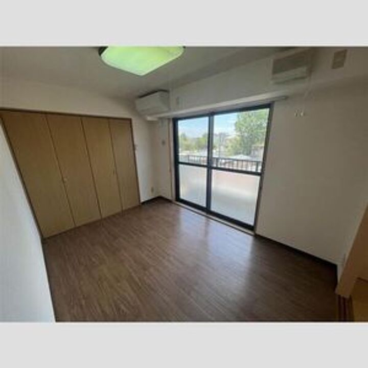 ロイヤル上大川前の居間