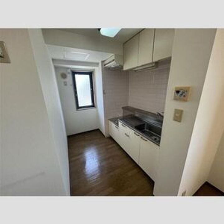 ロイヤル上大川前のキッチン