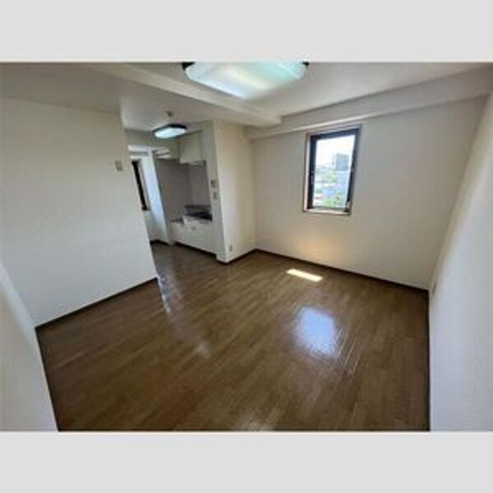 ロイヤル上大川前の居間