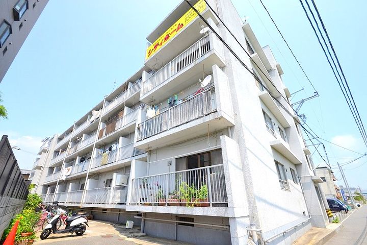 第1イスズビルの外観