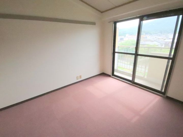 和州ロイヤルビルの居間