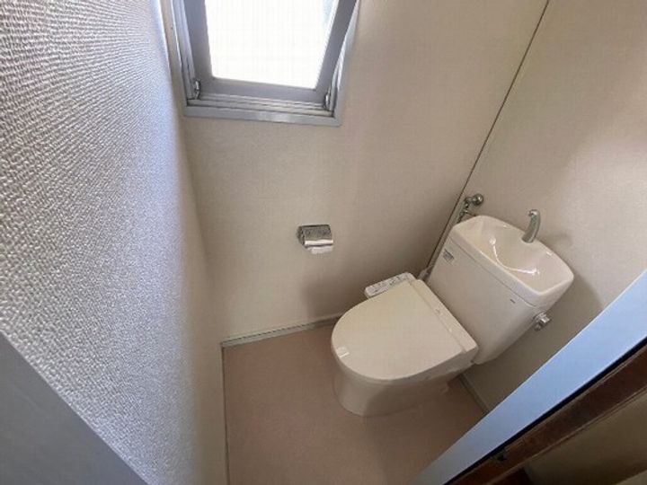 温品ビルの内装