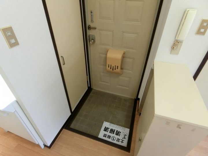 ハイツペルルの玄関