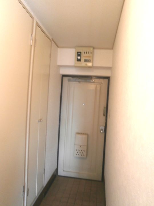 わかば台マンションの玄関