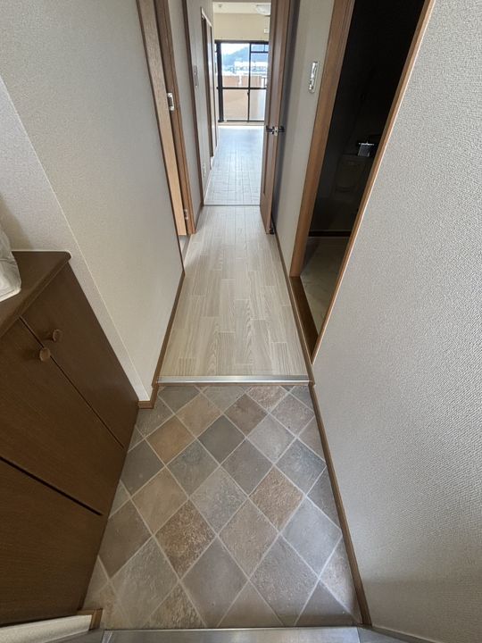 フォレストマンションの玄関