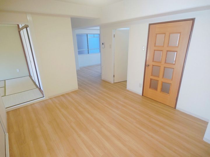 シティハイツ高松の居間