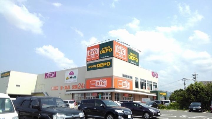 クイーンズ・ガーデンII Cの周辺