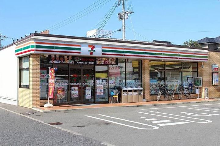 クイーンズ・ガーデンII Cの周辺