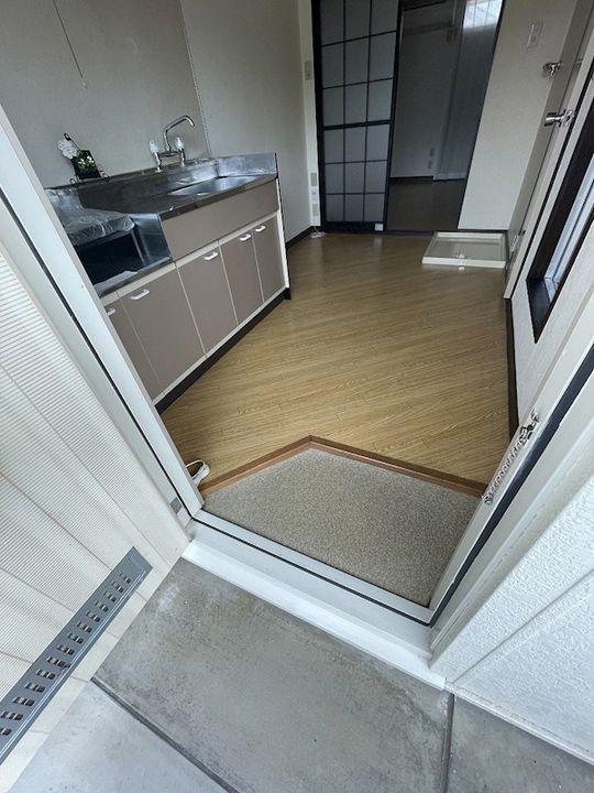 クレスト東海の玄関