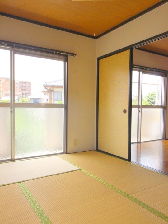 丸徳コ-ポAの居間