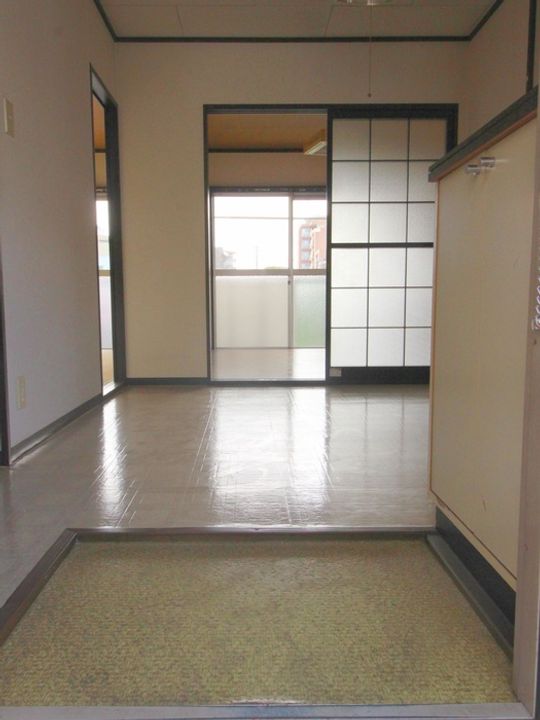 丸徳コ-ポAの玄関