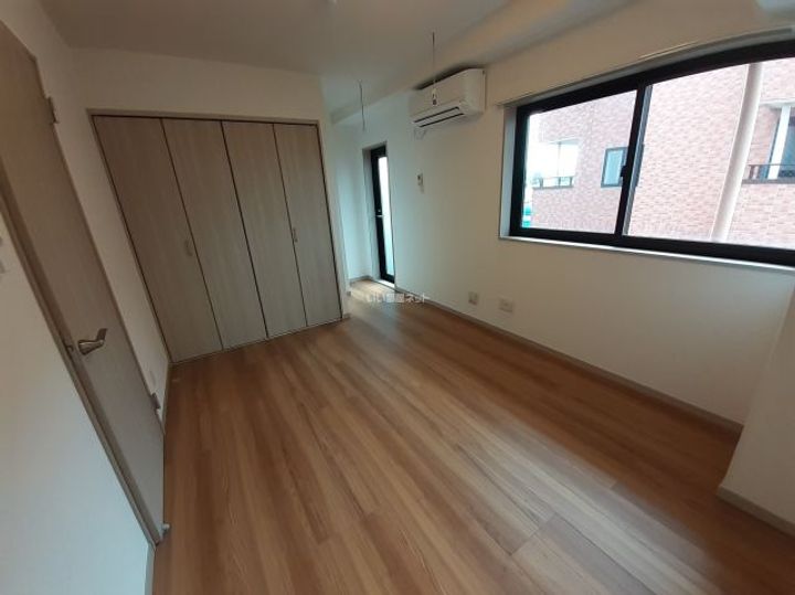 ヴェルフェリーク金池IIの居間