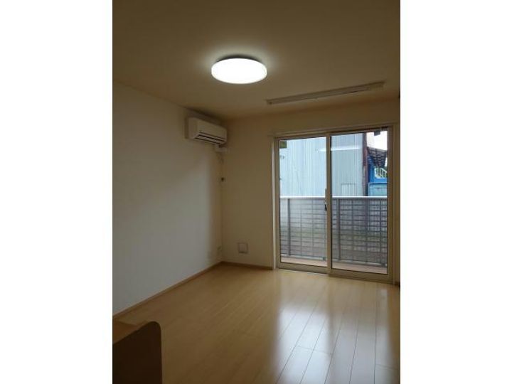 メゾンHANAZAWAの居間