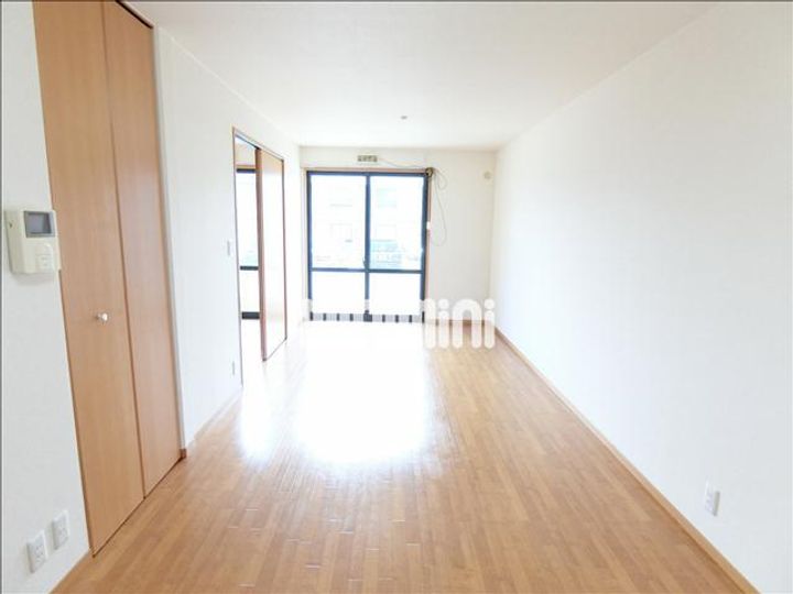 ドミール西平Cの居間