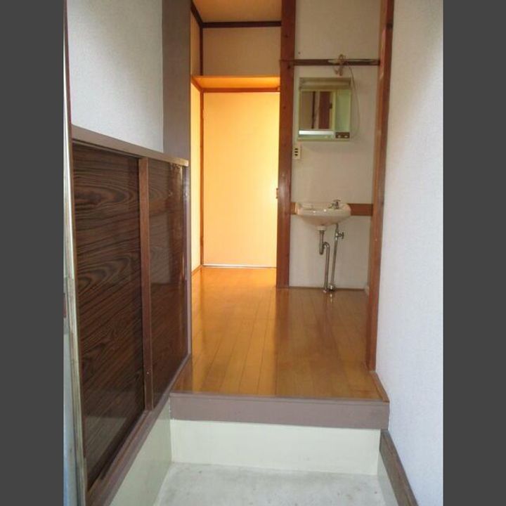 元島田荘Aの玄関