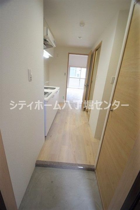 CLASSY HIROSHIMA-EKIMAEの玄関