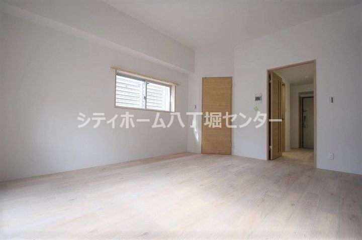 CLASSY HIROSHIMA-EKIMAEの居間