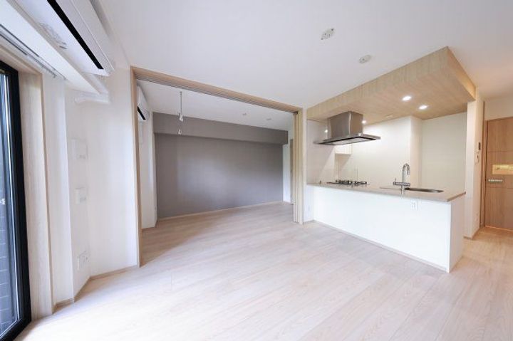 東京都港区南青山4(マンション)の賃貸物件の居間