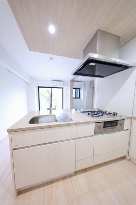 東京都港区南青山4(マンション)の賃貸物件のキッチン