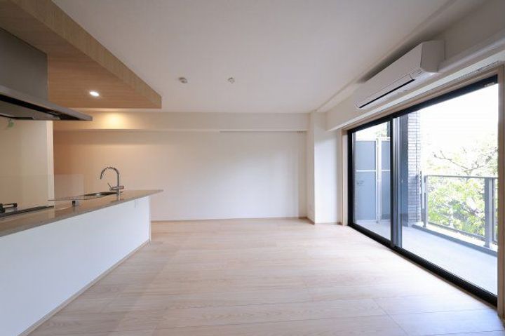 東京都港区南青山4(マンション)の賃貸物件の居間