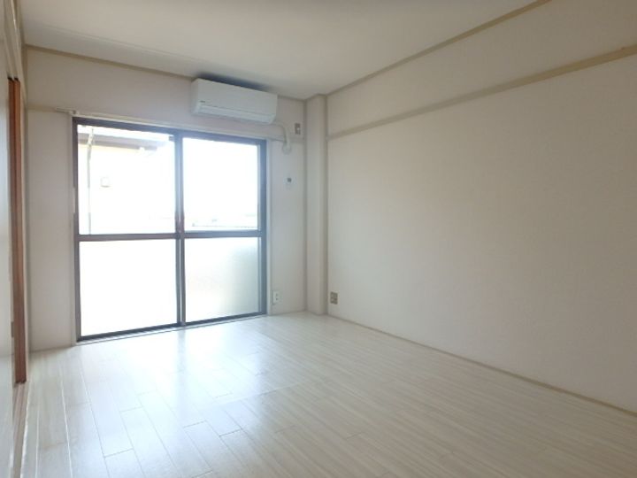 千葉県市川市日之出(マンション)の賃貸物件の居間