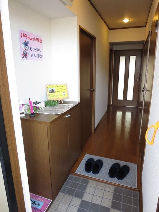 こうかマンションの玄関