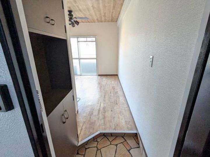 ポーネグリフの玄関