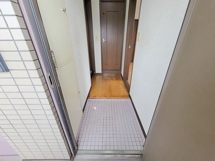 佐藤ビルの玄関