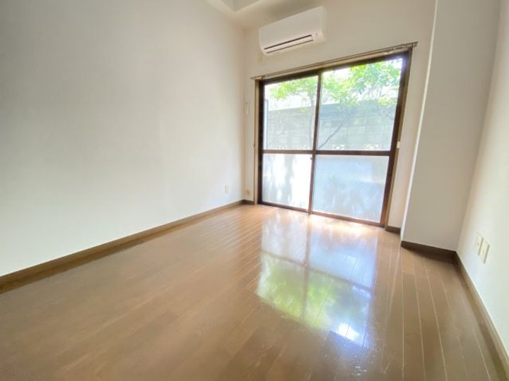 増田ビルの居間