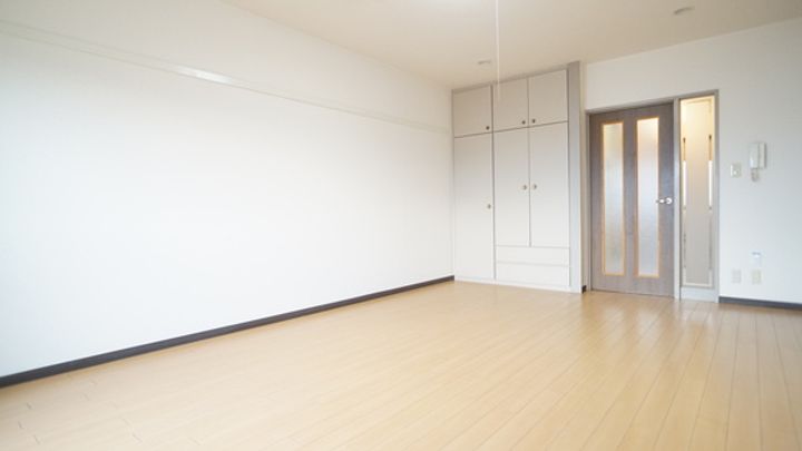 Sophia河芸の居間