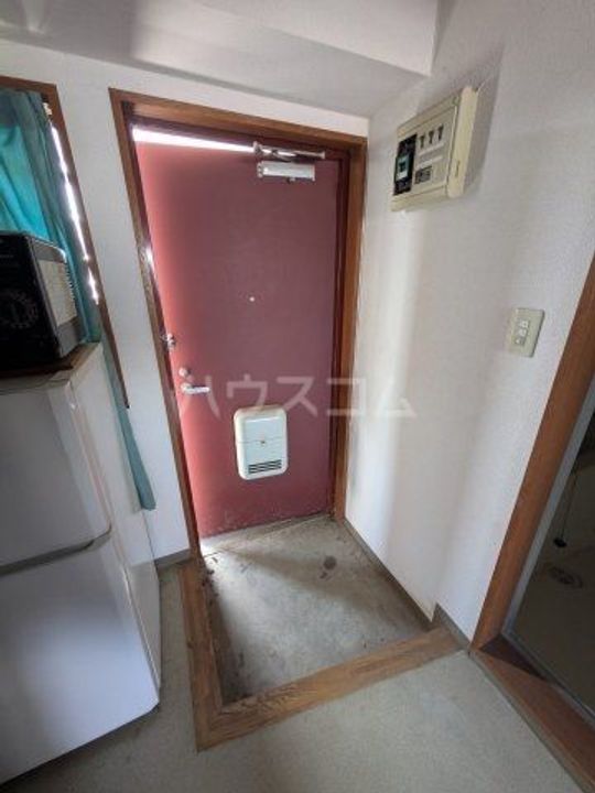 メゾン・よつくらの玄関