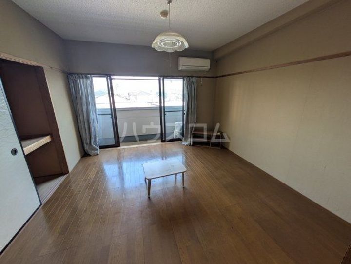 メゾン・よつくらの居間