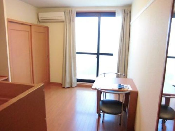 レオパレスグランジュール鹿沼IIの居間