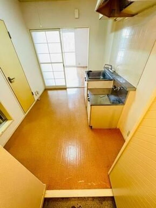 西ハイツの玄関