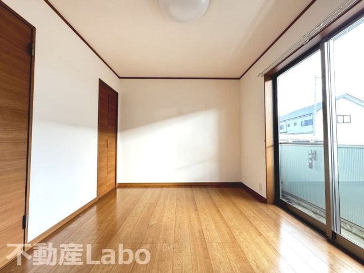 徳島県板野郡藍住町徳命字小塚東(アパート)の賃貸物件の居間