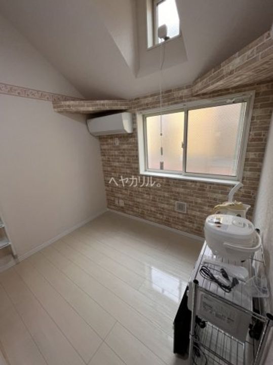 神奈川県横浜市西区境之谷(アパート)の賃貸物件の居間