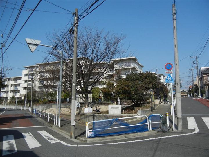 メゾンドヤマザキの周辺