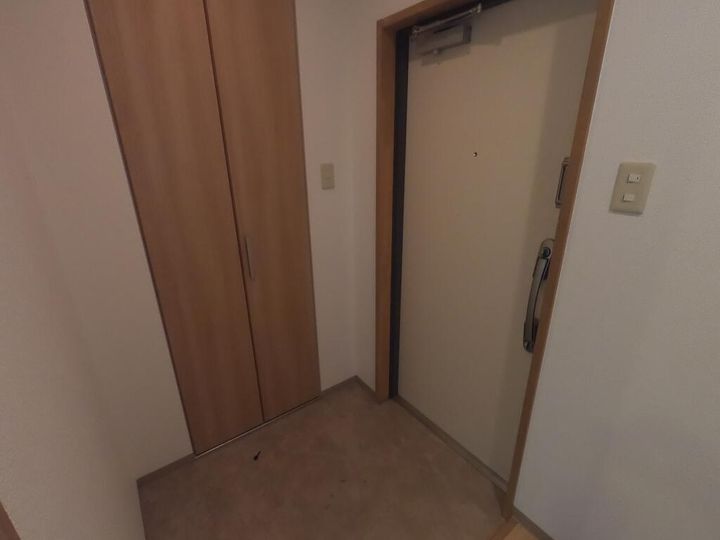 メゾン富士の玄関