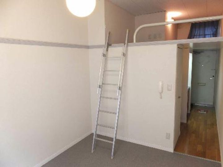 レオパレスSKY YARDの居間