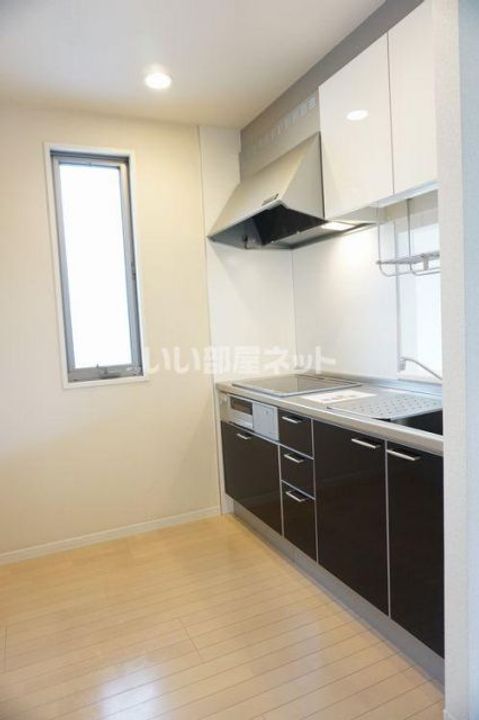 群馬県伊勢崎市宮子町(アパート)の賃貸物件のキッチン