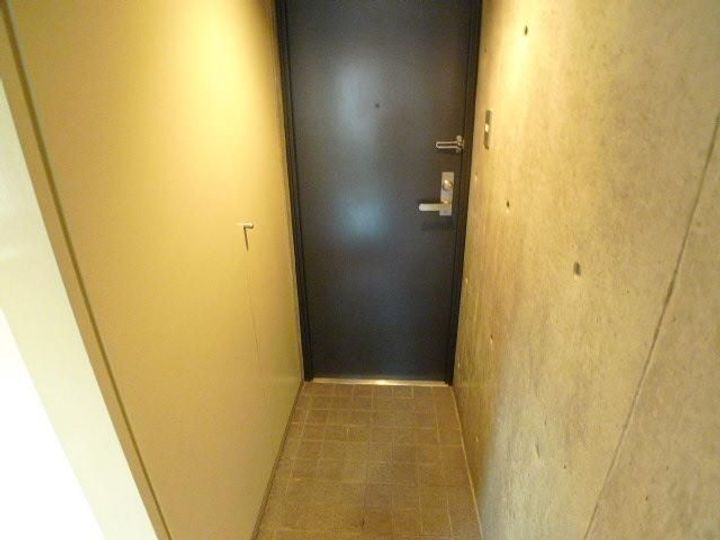 FRMビルディングの玄関