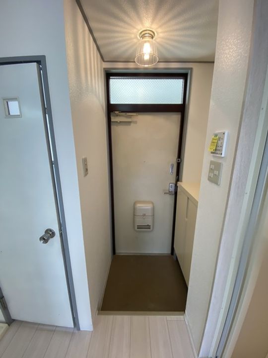 判澤マンションの玄関