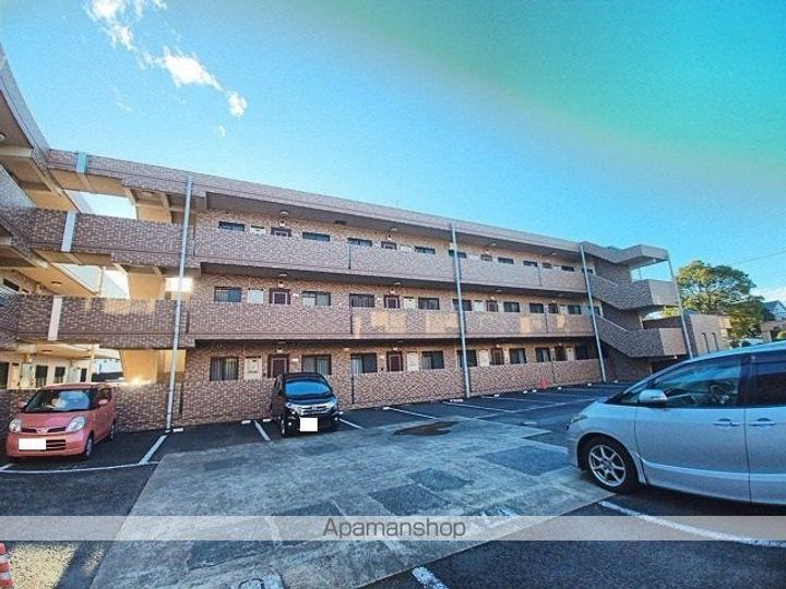 ロイヤルレジデンスB棟の外観