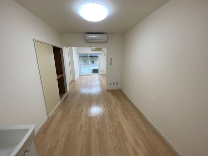 ロイヤルマンション上小出の内装