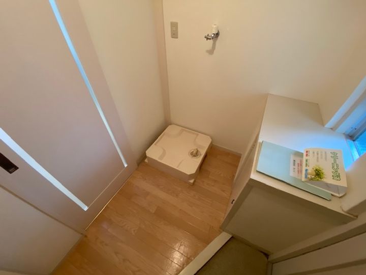 ロイヤルマンション上小出の玄関