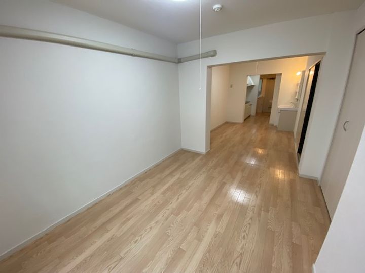 ロイヤルマンション上小出の居間